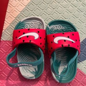 Infant Nike slides!